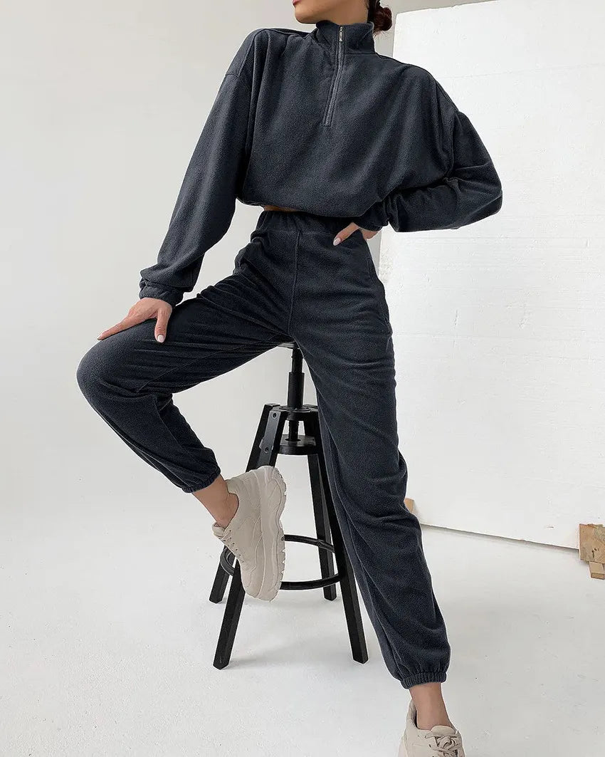 Simple and comfortable tracksuit