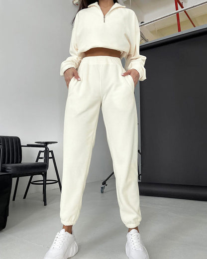 Simple and comfortable tracksuit