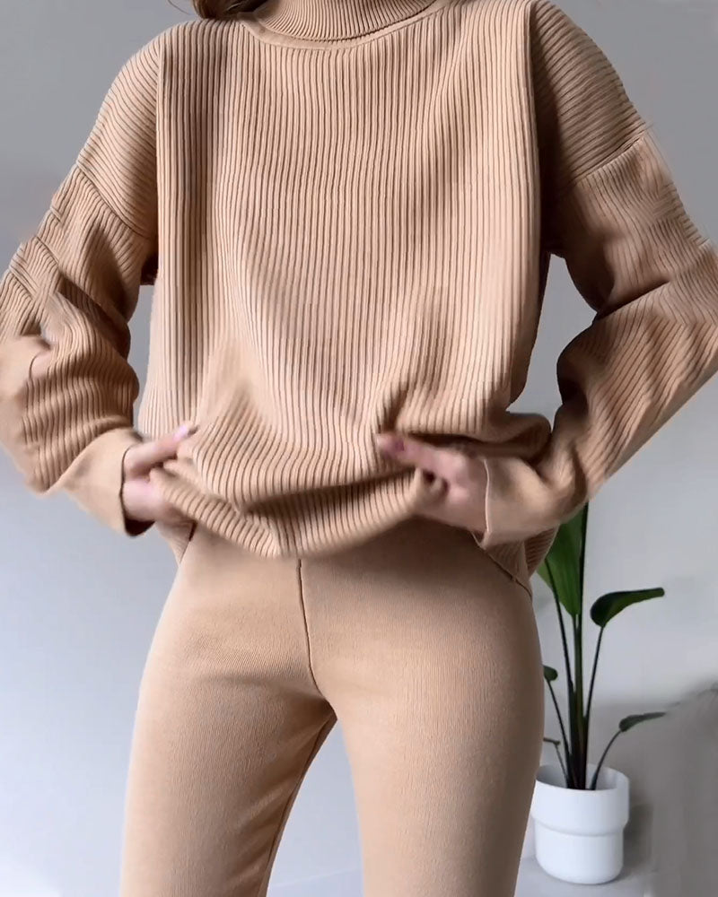 Chic turtleneck top and slim trousers two-piece set